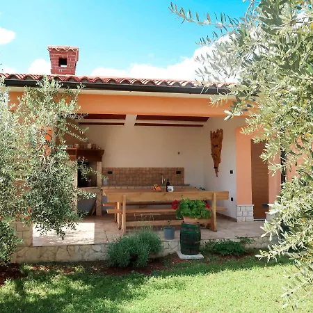 Rosa - Lbn380 By Interhome Krnica