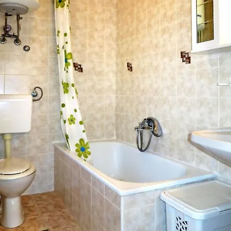 Rosa - Lbn380 By Interhome